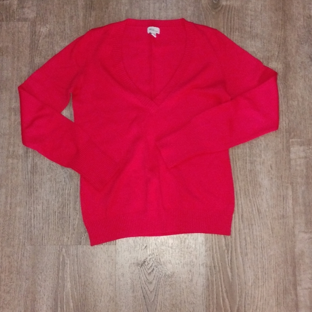 Maternity Essential: Classic Red V-Neck Sweater | Size Medium by Mimi